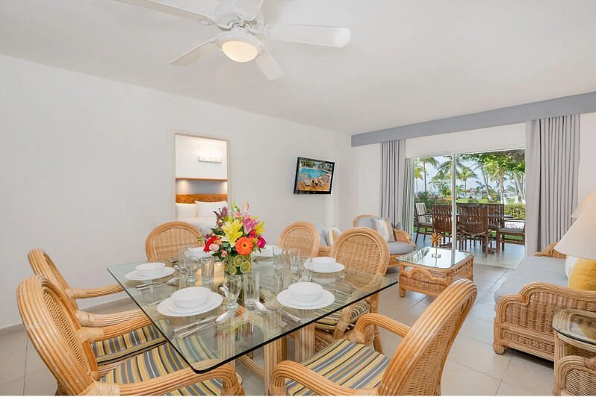 Vista del comedor de una habitación en el hotel Beachscape Kin Ha Cancún.